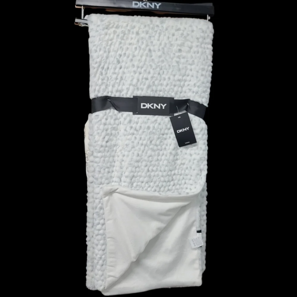DKNY Luxe White Gray Faux Fur Snow Leopard Throw Blanket Ultra Soft NEW 50